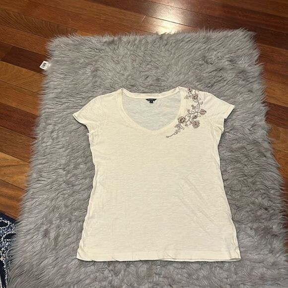 Eddie Bauer Tops - Eddie Bauer‎ cotton cream vneck maroon floral embroidered tshirt size medium